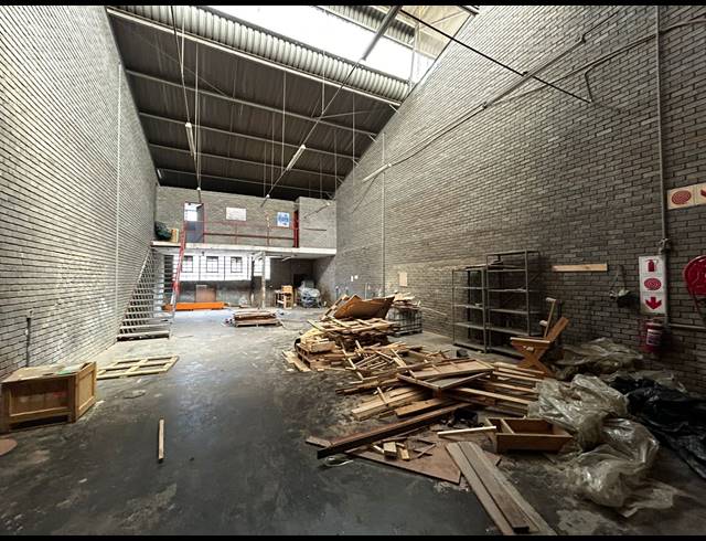 306M² WAREHOUSE TO LET IN KEW